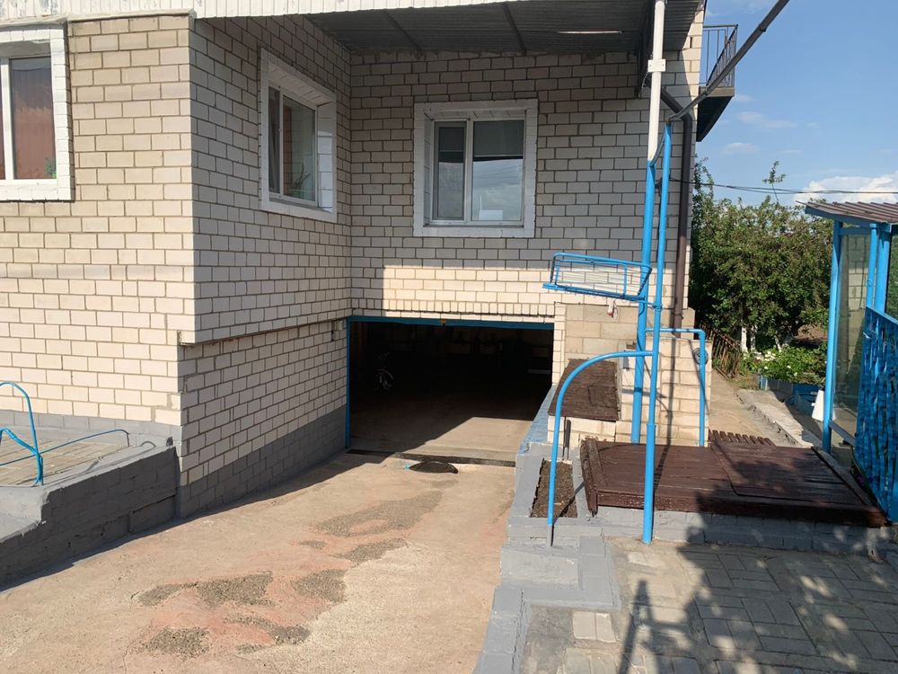 Частный дом с баней, с красивым садом и огородом
