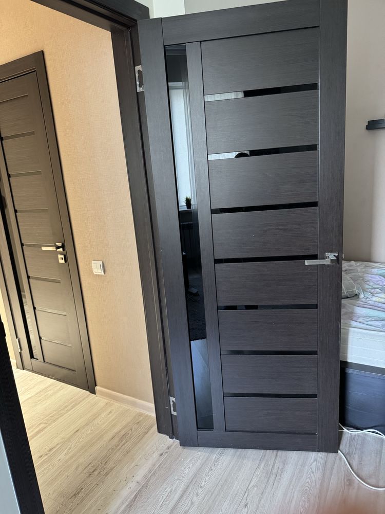 Продается Двери 70см-1 см и 80см -2 шт