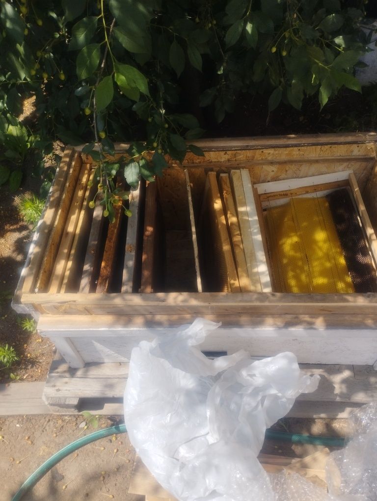 Продам 2 улья.по 5 и 3тыс.