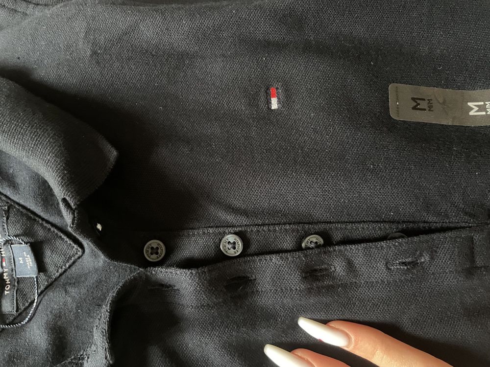 Поло от Tommy Hilfiger.
