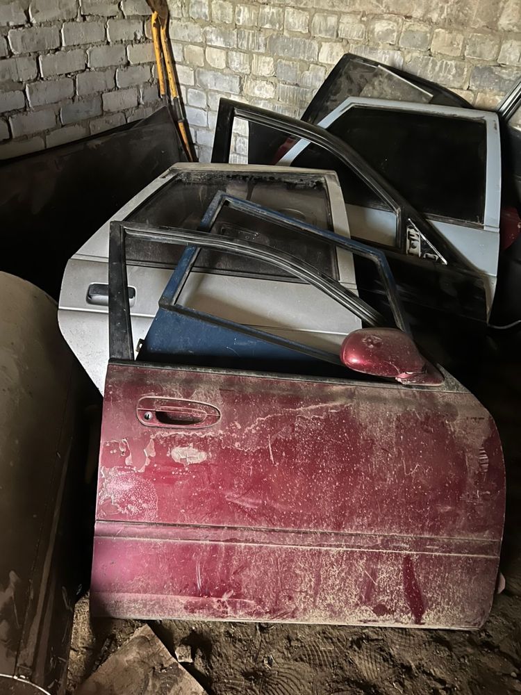 Продам двери mazda 626