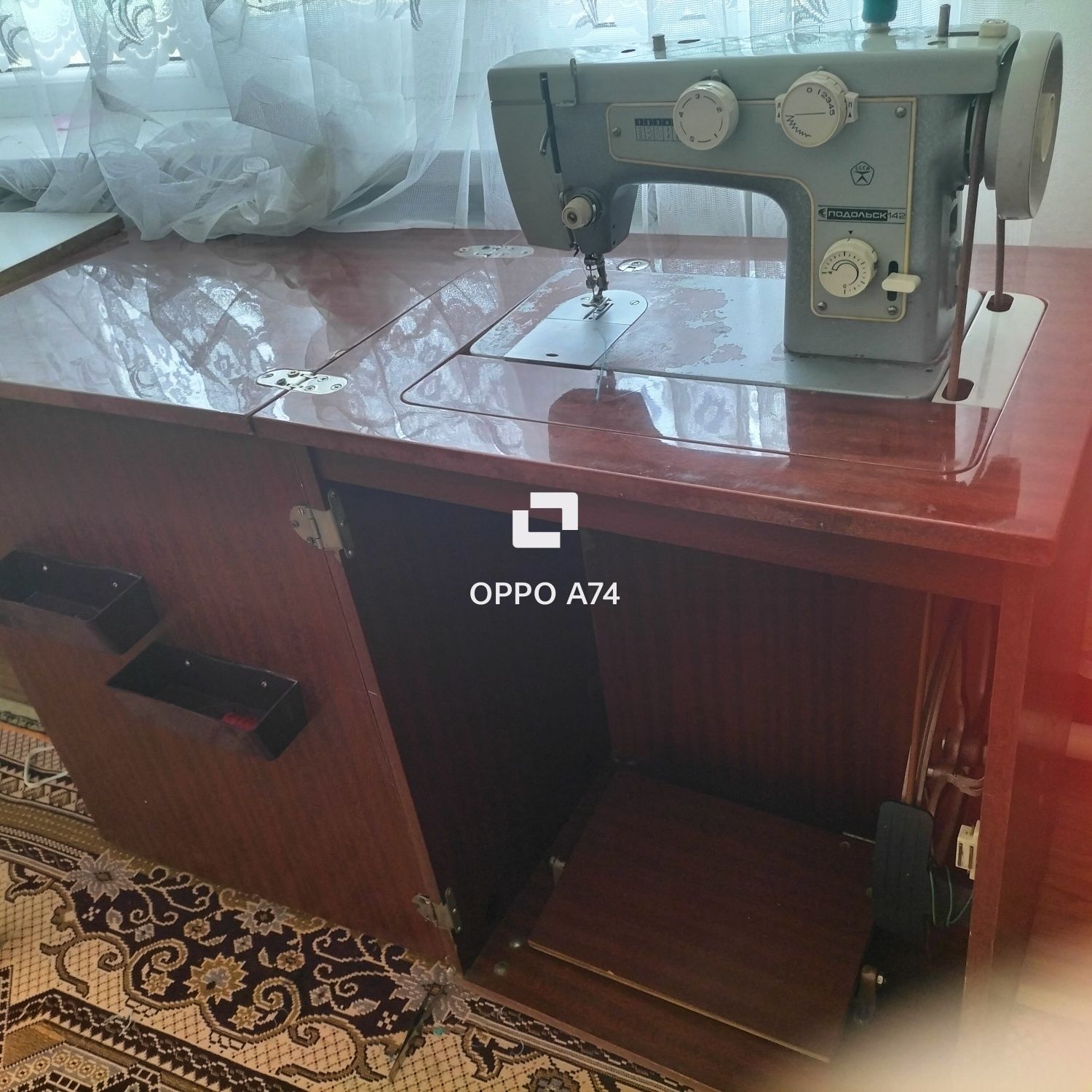 Швейную машинку с педальом
