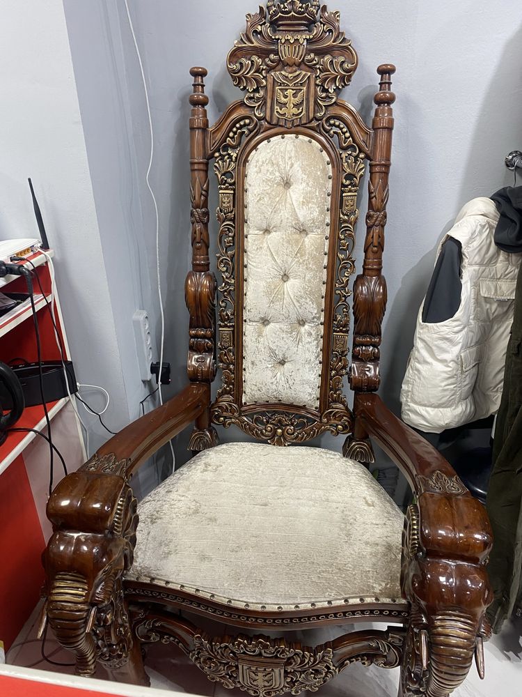Эксклюзивное кресло из чистого красного дерева  производство Иран
