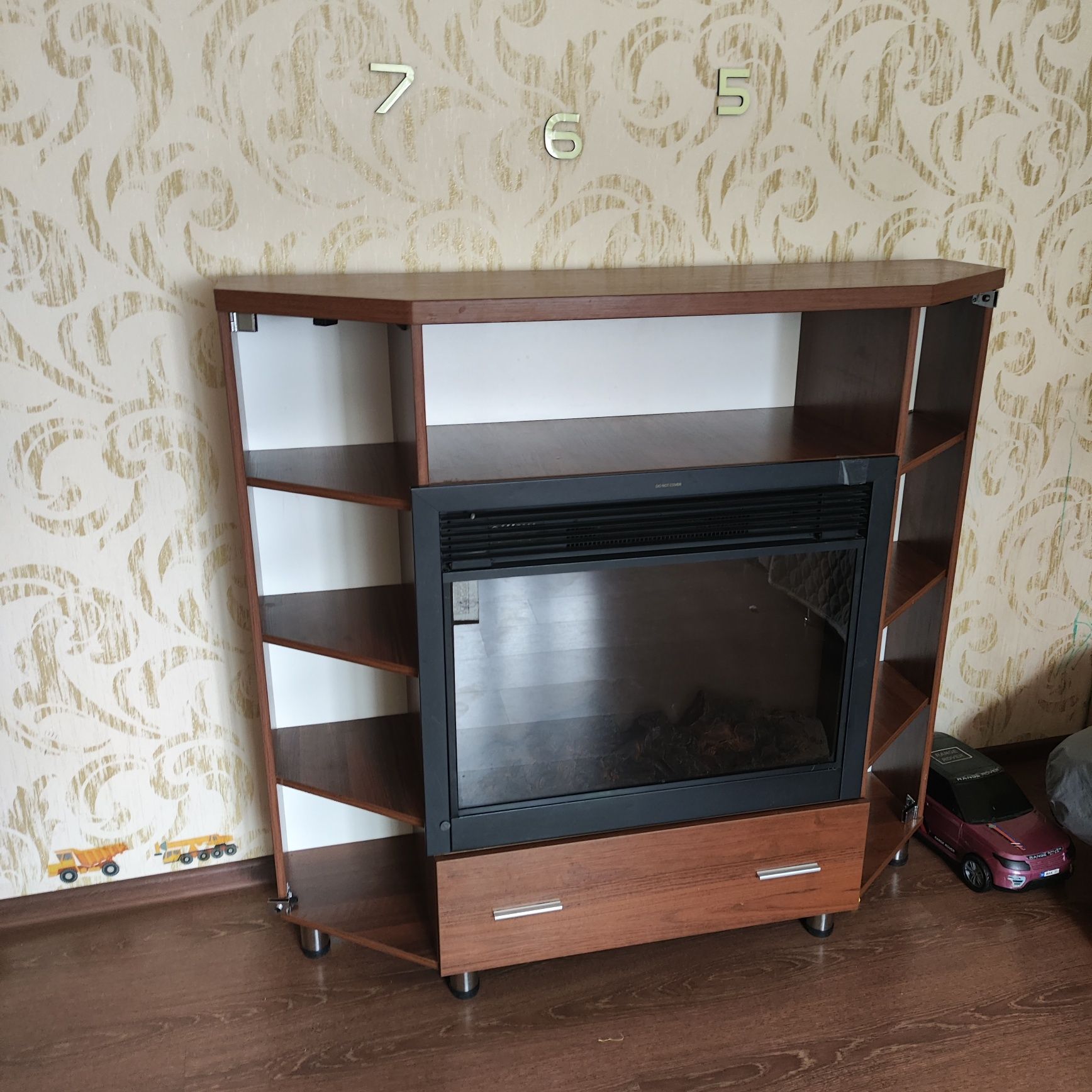 Продам электрокамин с тумбой.