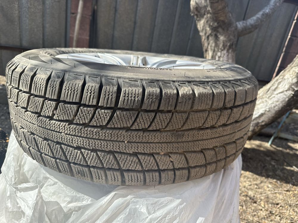 Продам диски с резиной на Bmw
