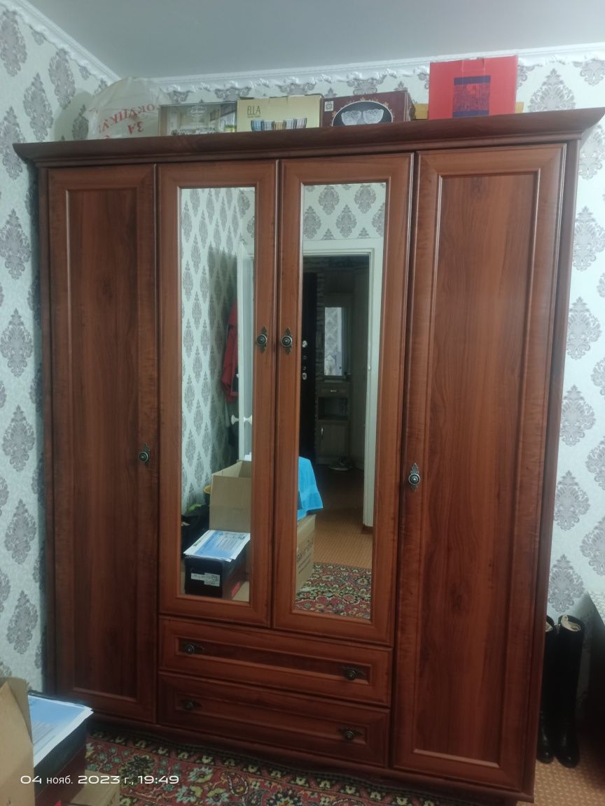Продается спальний гарнитур