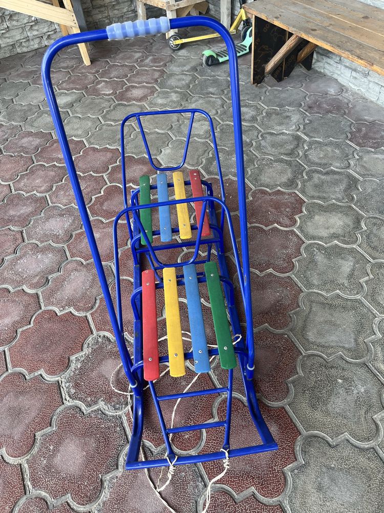 Продам санки для двойни.