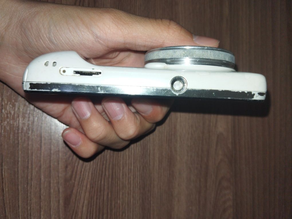 Samsung s4 zoom.
