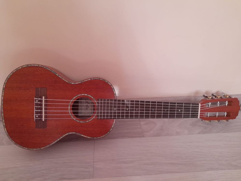 Продаю укулеле