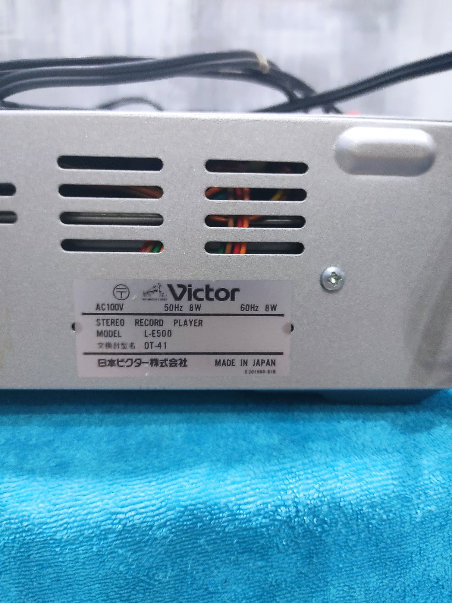 Тангенциальный проигрыватель пластинок Victor