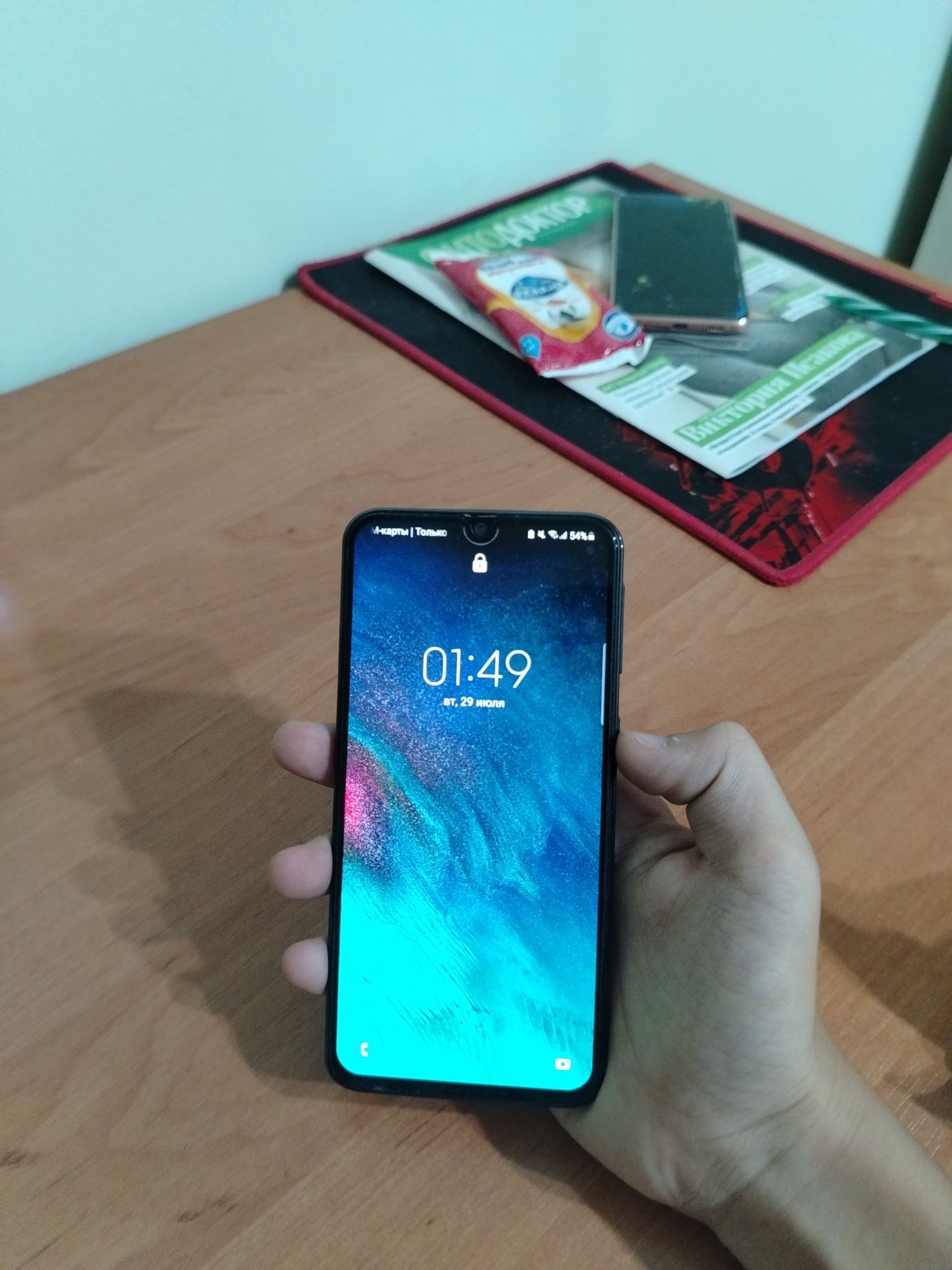 Samsung A40 64Gb в хорошем состоянии