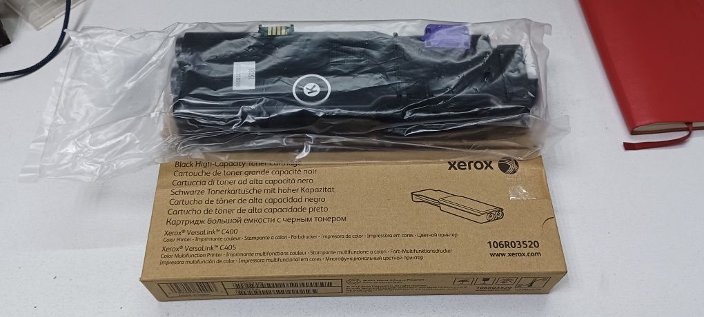 Продам Картриджи Xerox 106R03520 черный  Black