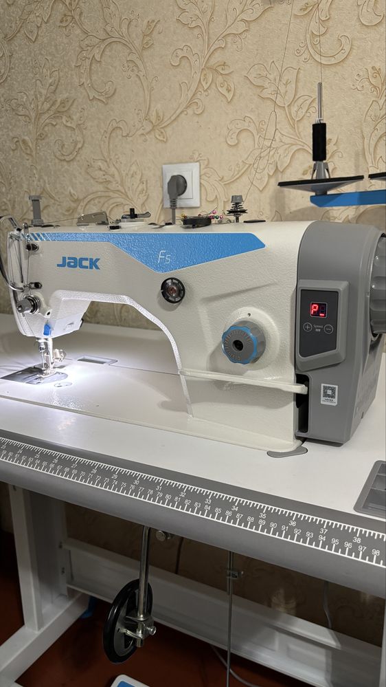 Швейная машина Jack F5