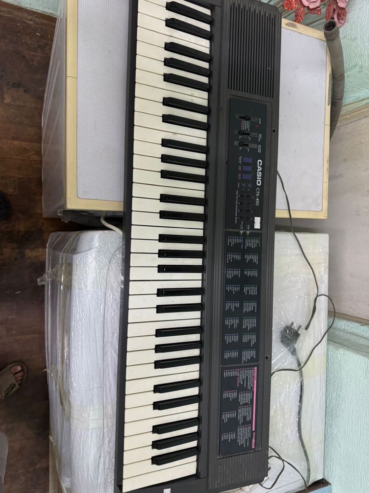 Продам синтезатор Casio