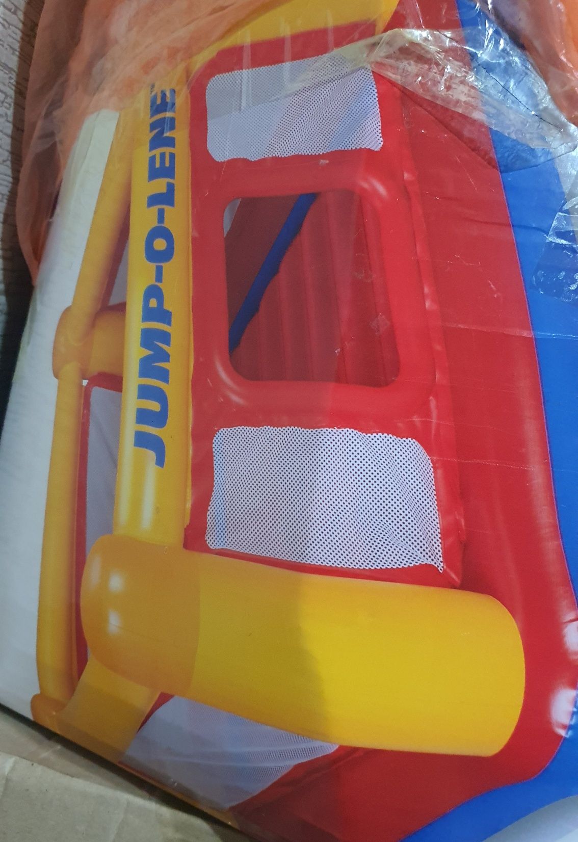 Продам батут детский надувной.