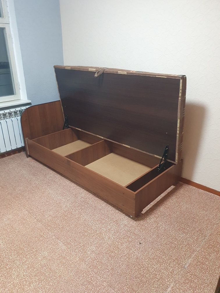 Продам диван кровать.