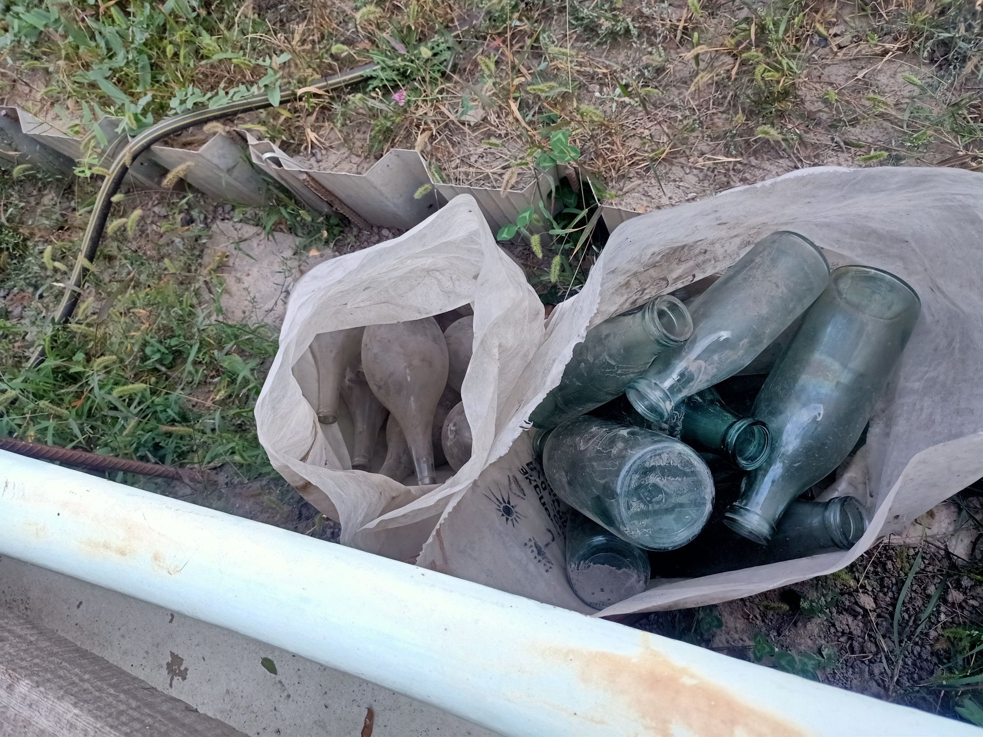 Продам старинные бутыли  из под Кефира, молока, домашнего вина из СССР
