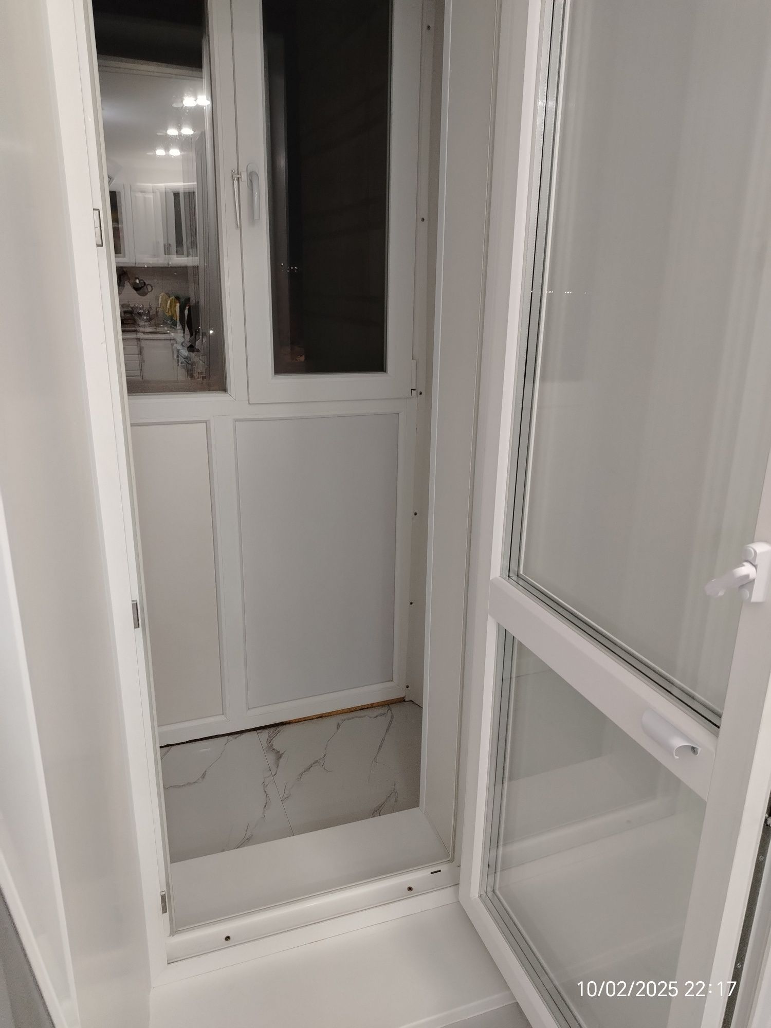 Продам 2- комн квартиру в 7/52, тёплая !!!