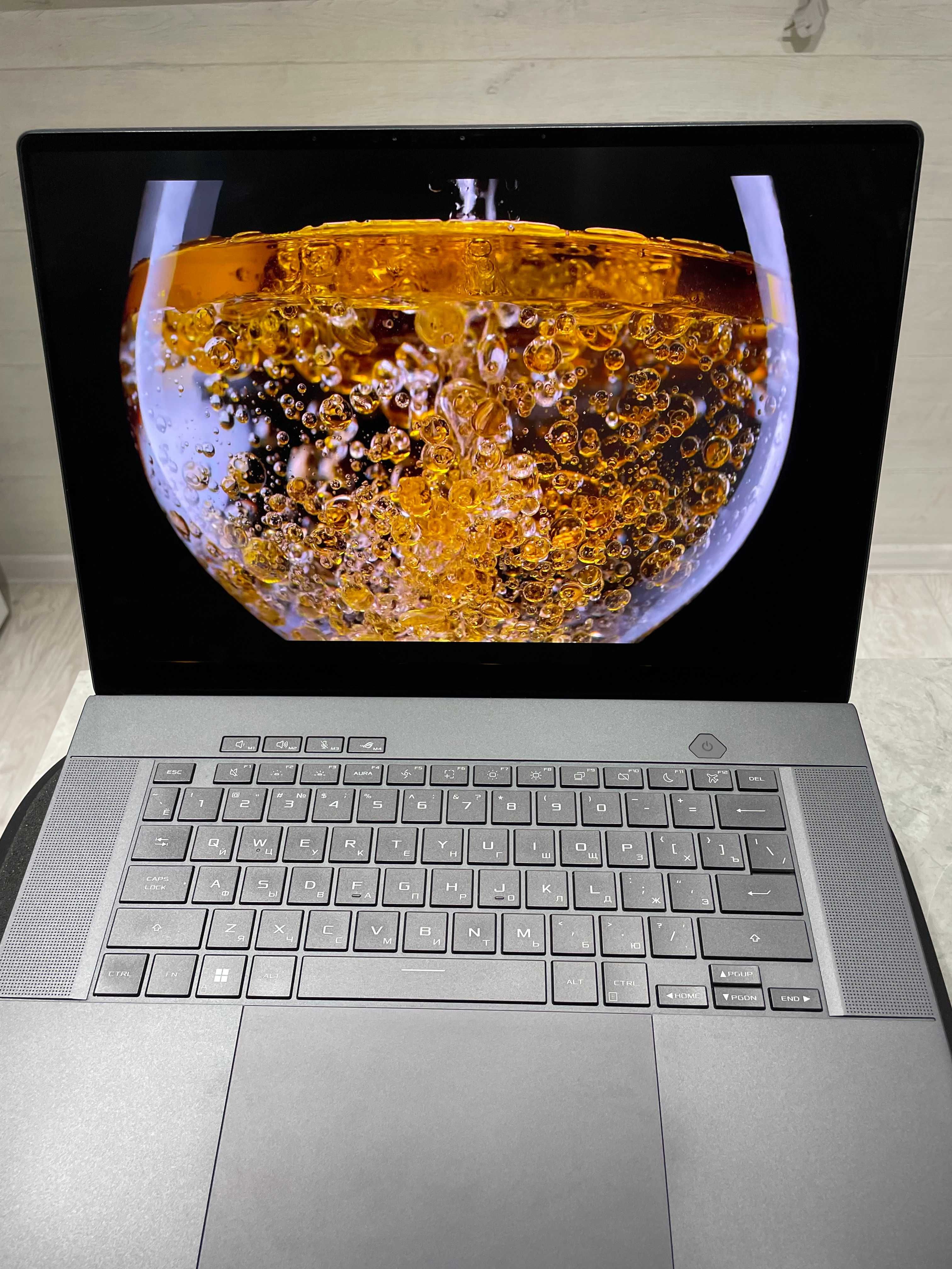 ROG Zephyrus G16 2024, 4060 RTX + подставка с охлаждением