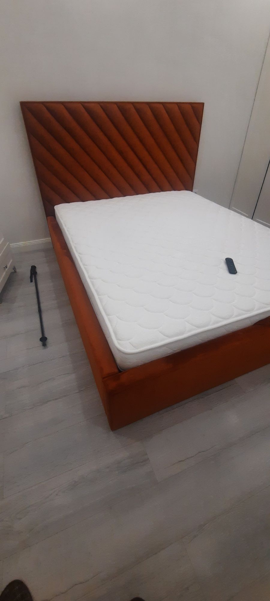 Двуспальный кровать 1,6×2,0
