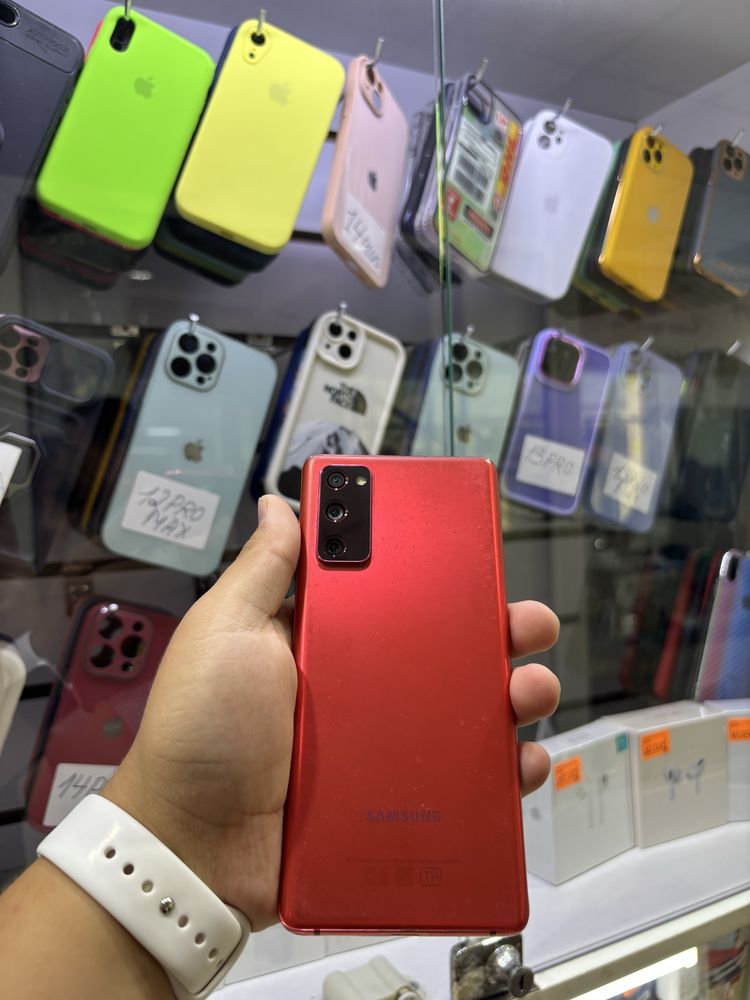 Samsung S20 FE. 128 Gb