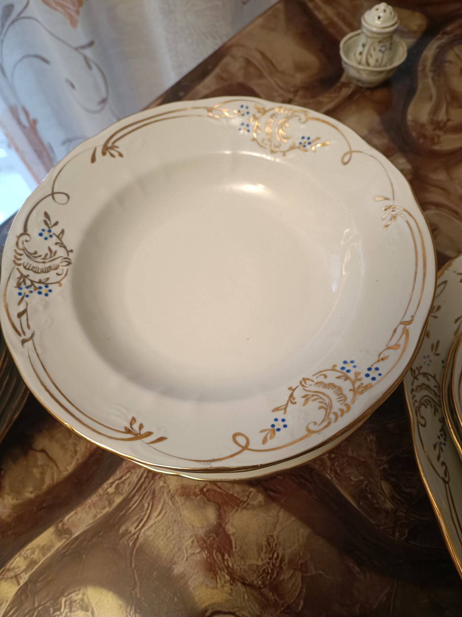 Продам столовый сервиз