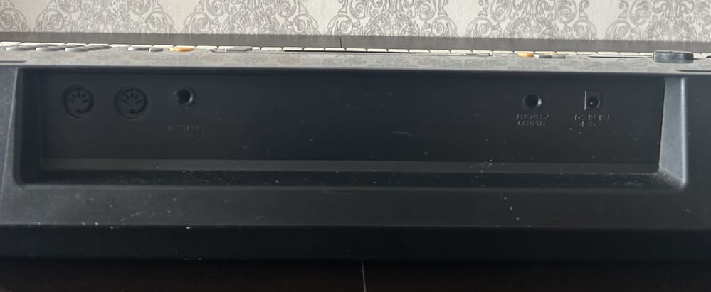 Продаю синтезатор Yamaha PSR-175