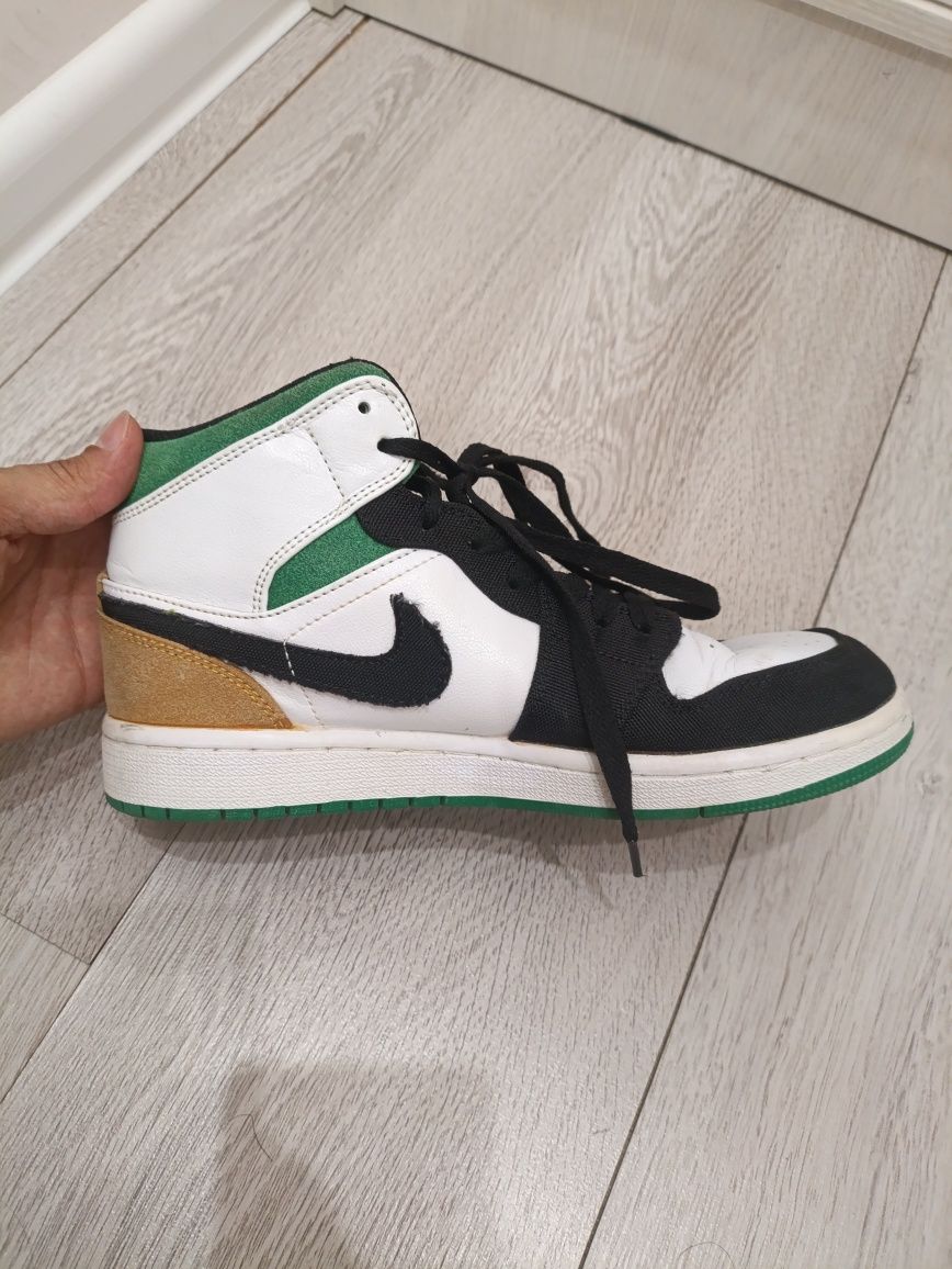 Nike Air Jordan 1 Mid Ookland