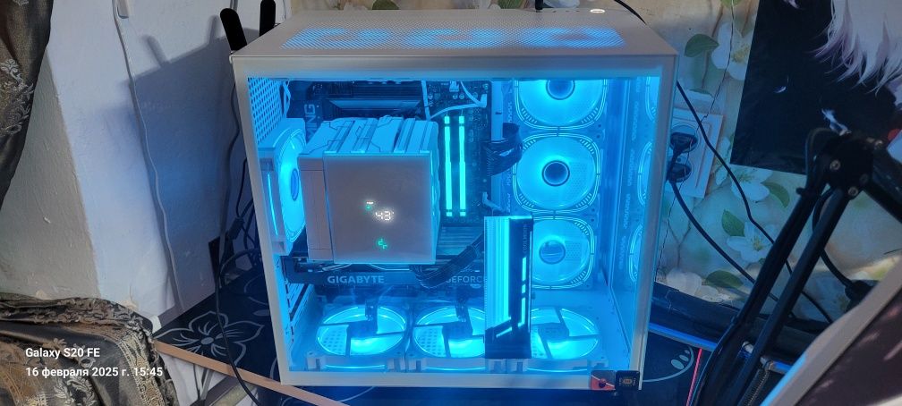 Игровой компьютер новый с ARGB поцветкой.