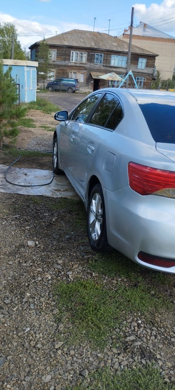 Продат Toyota avensis