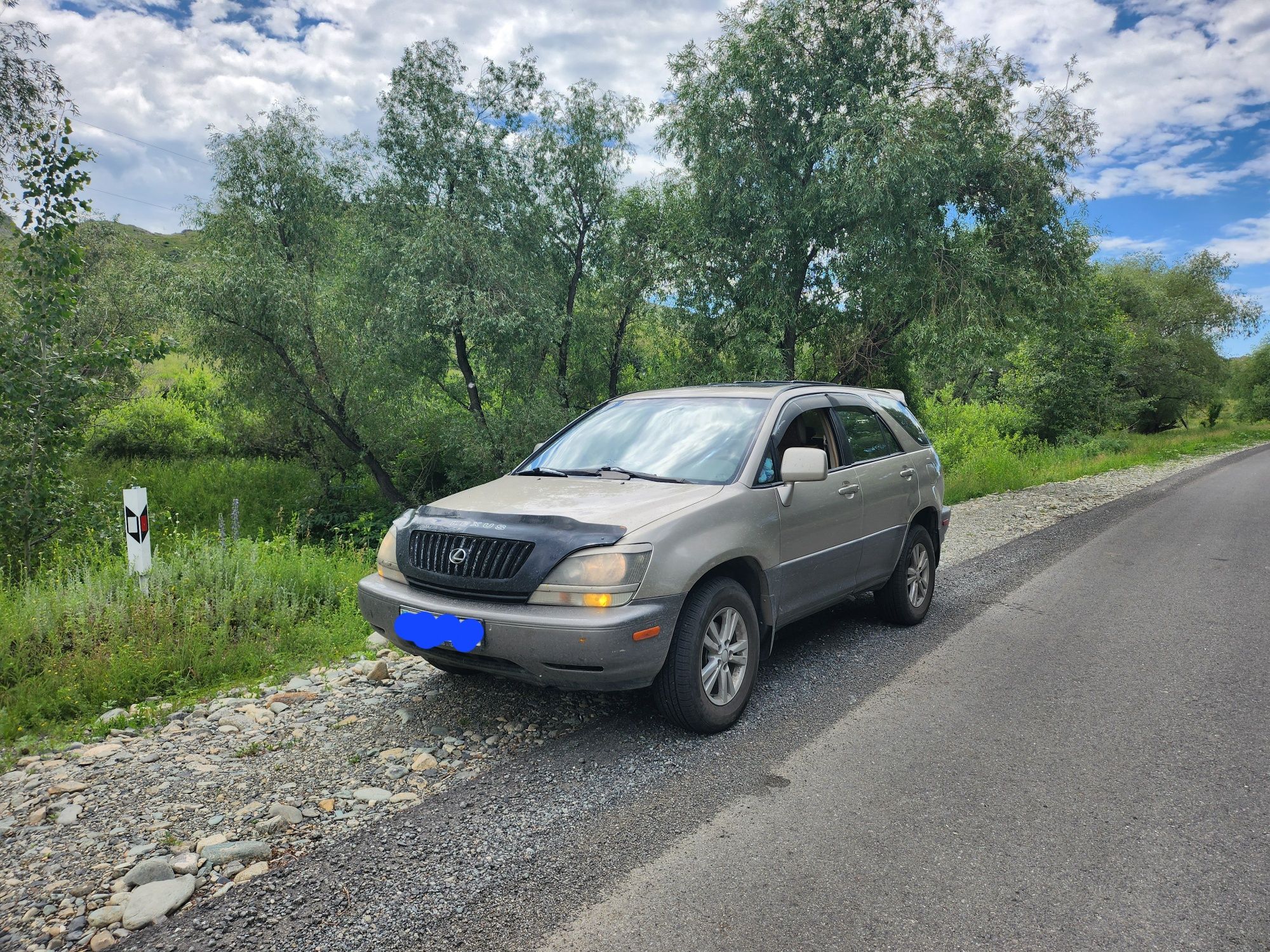 Продам машину lexus rx300
