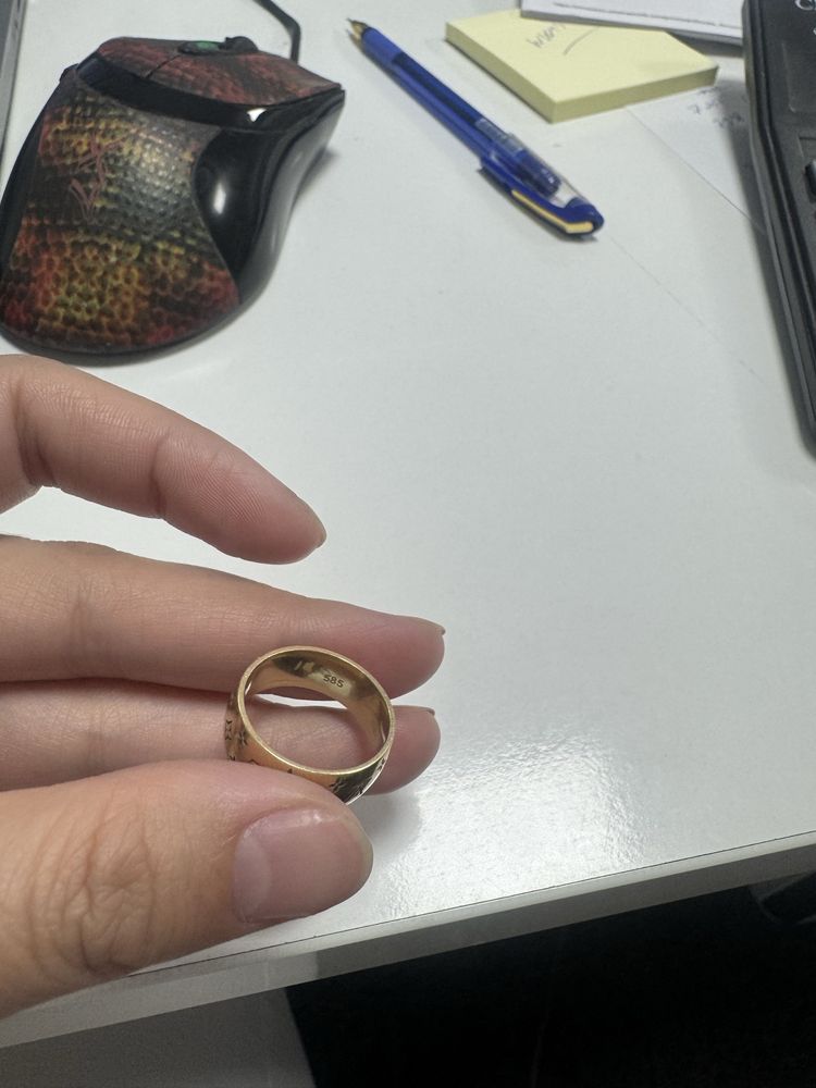 Золото кольцо LV 585