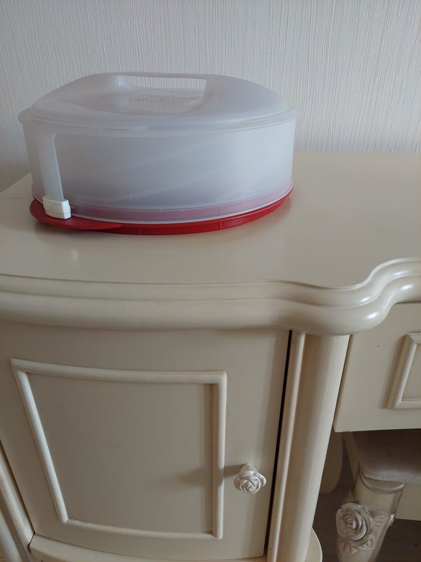 Контейнер для транспортировки и хранения тортов Tupperware