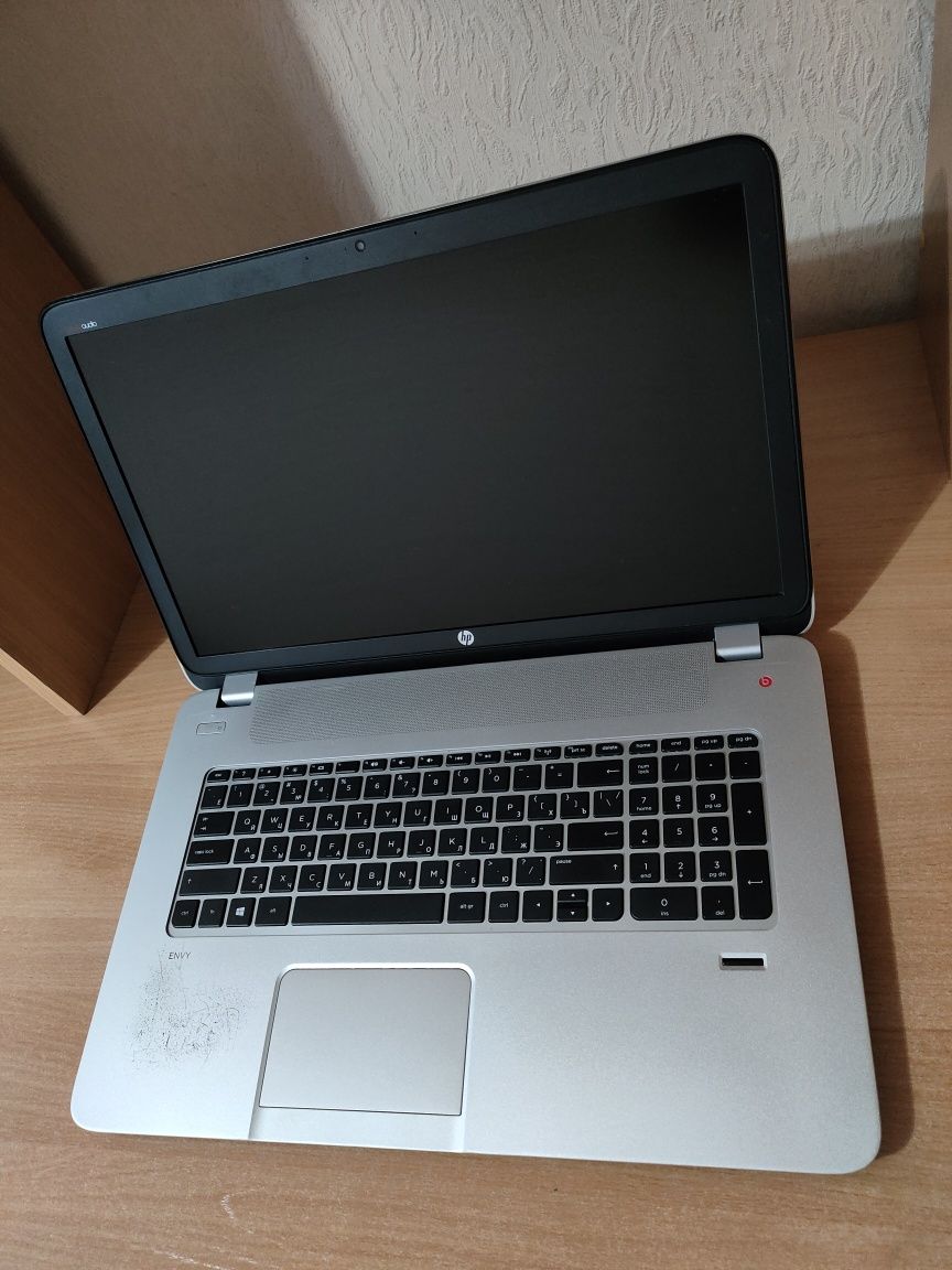 Продам ноутбук HP envy 17