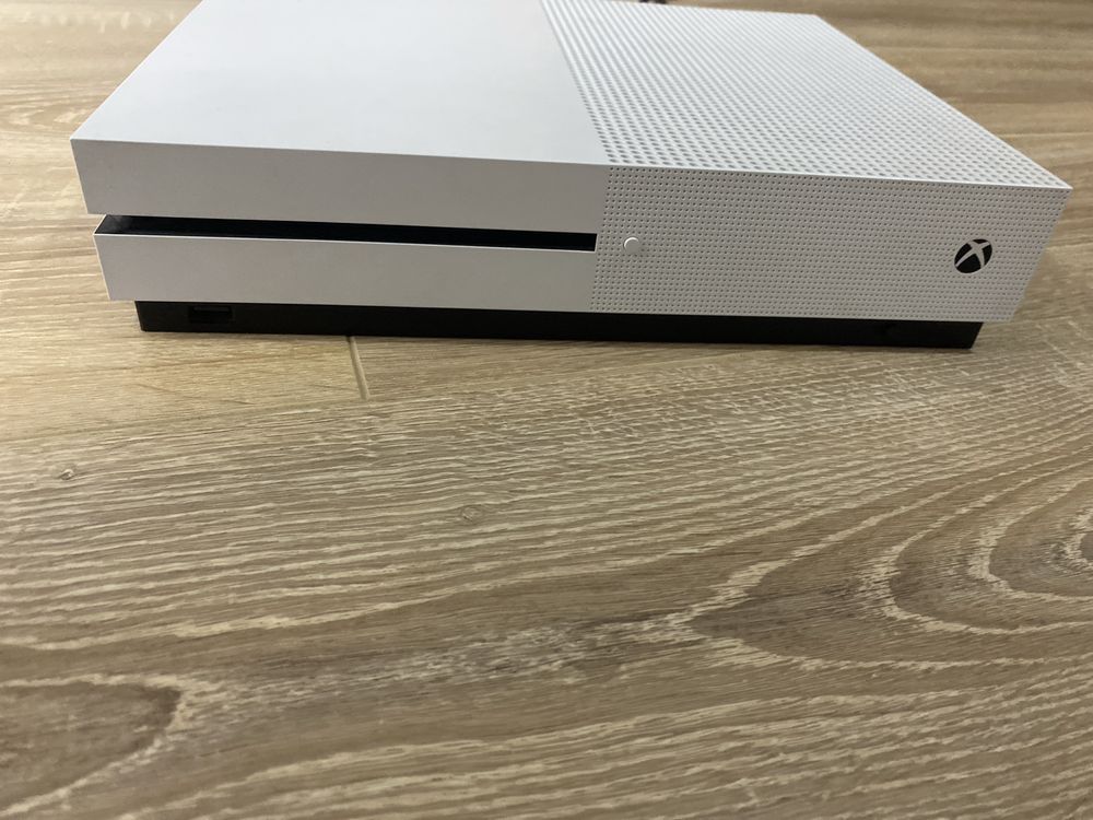 Продам срочно  xbox one
