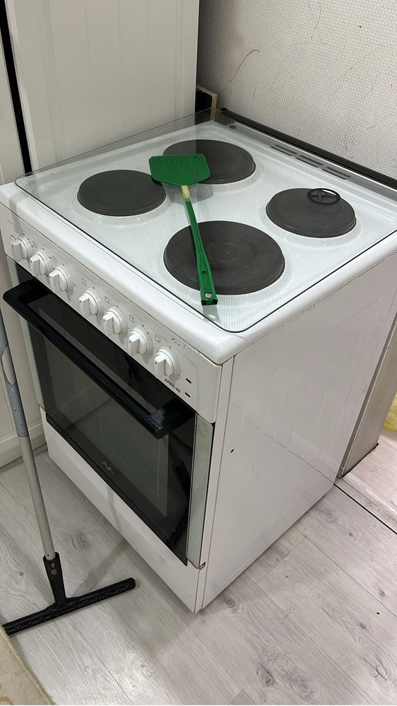 продам электро плиту все работает