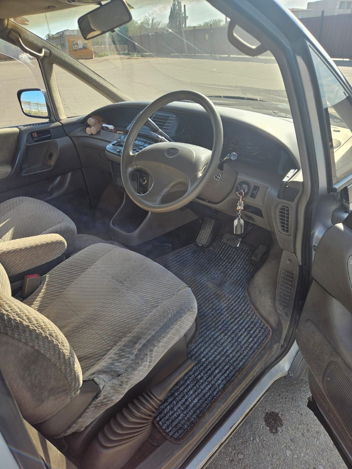 Toyota Estima Emina