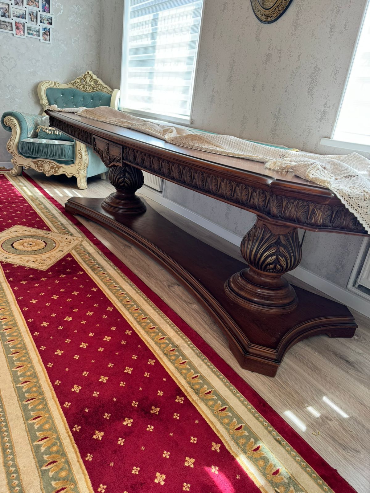 Стенка и стол, мебель для гостиной