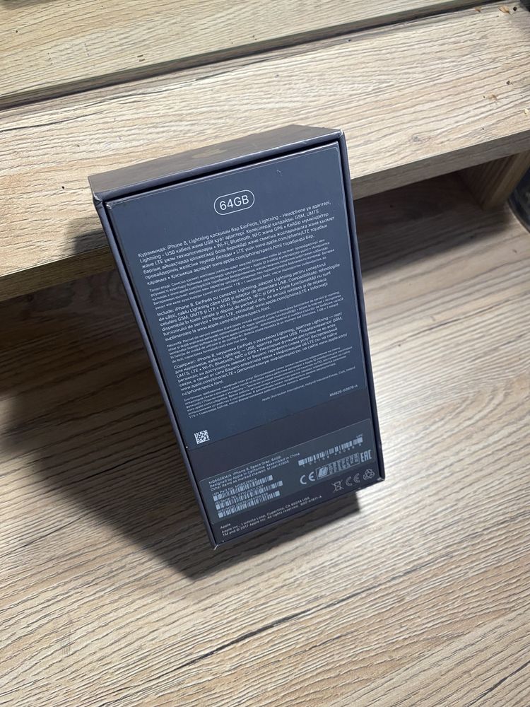 iPhone 8 64гб с коробкой
