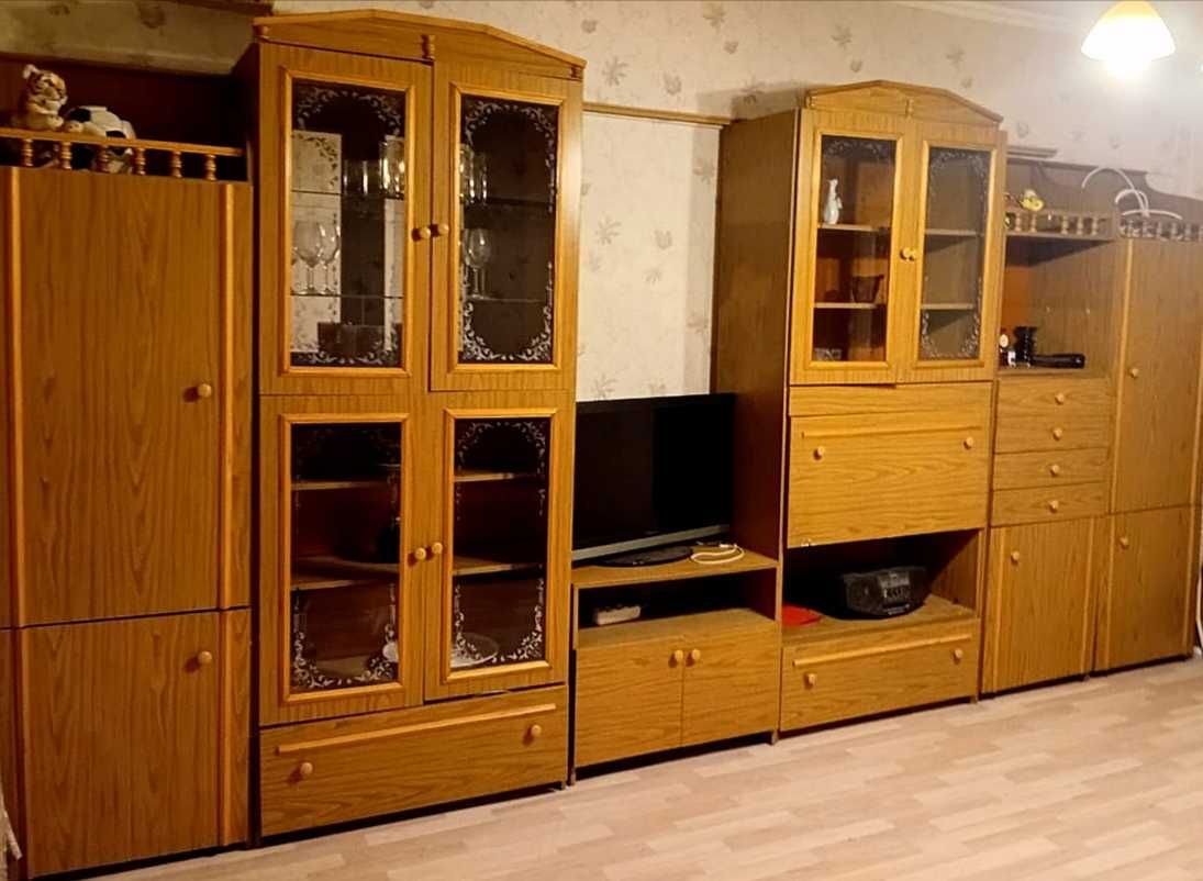 Продам стенку темный орех