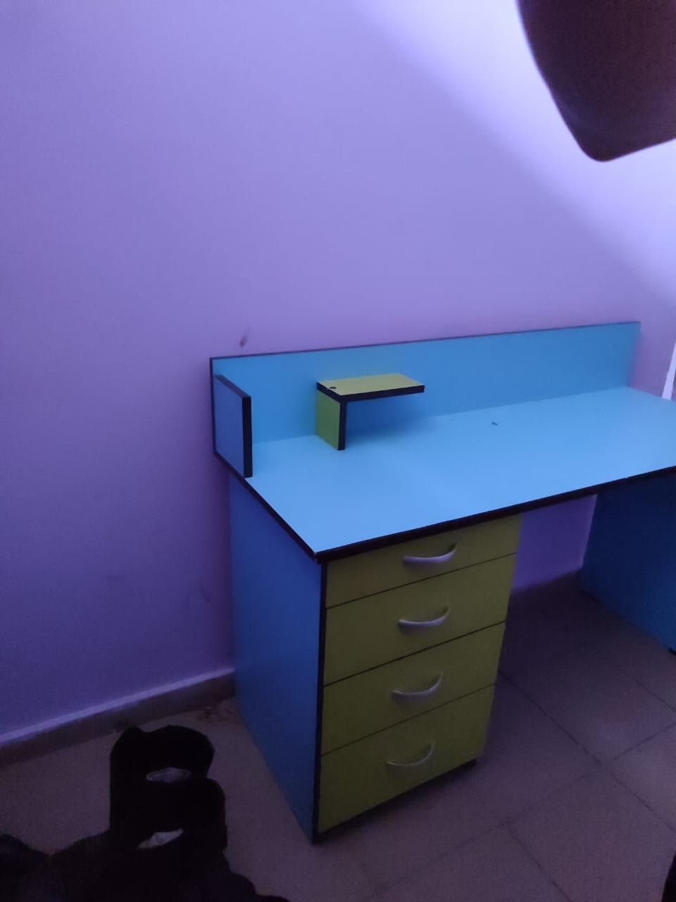 Продам стол для школьника