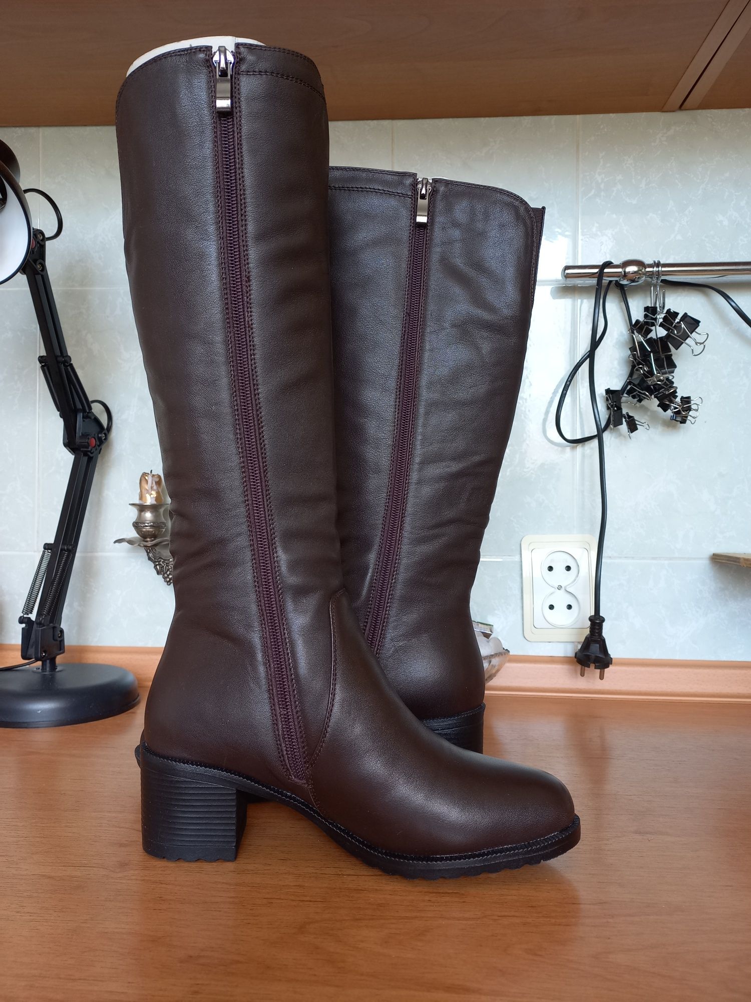 Продам женские сапоги,  новые, зимние, 37 размер