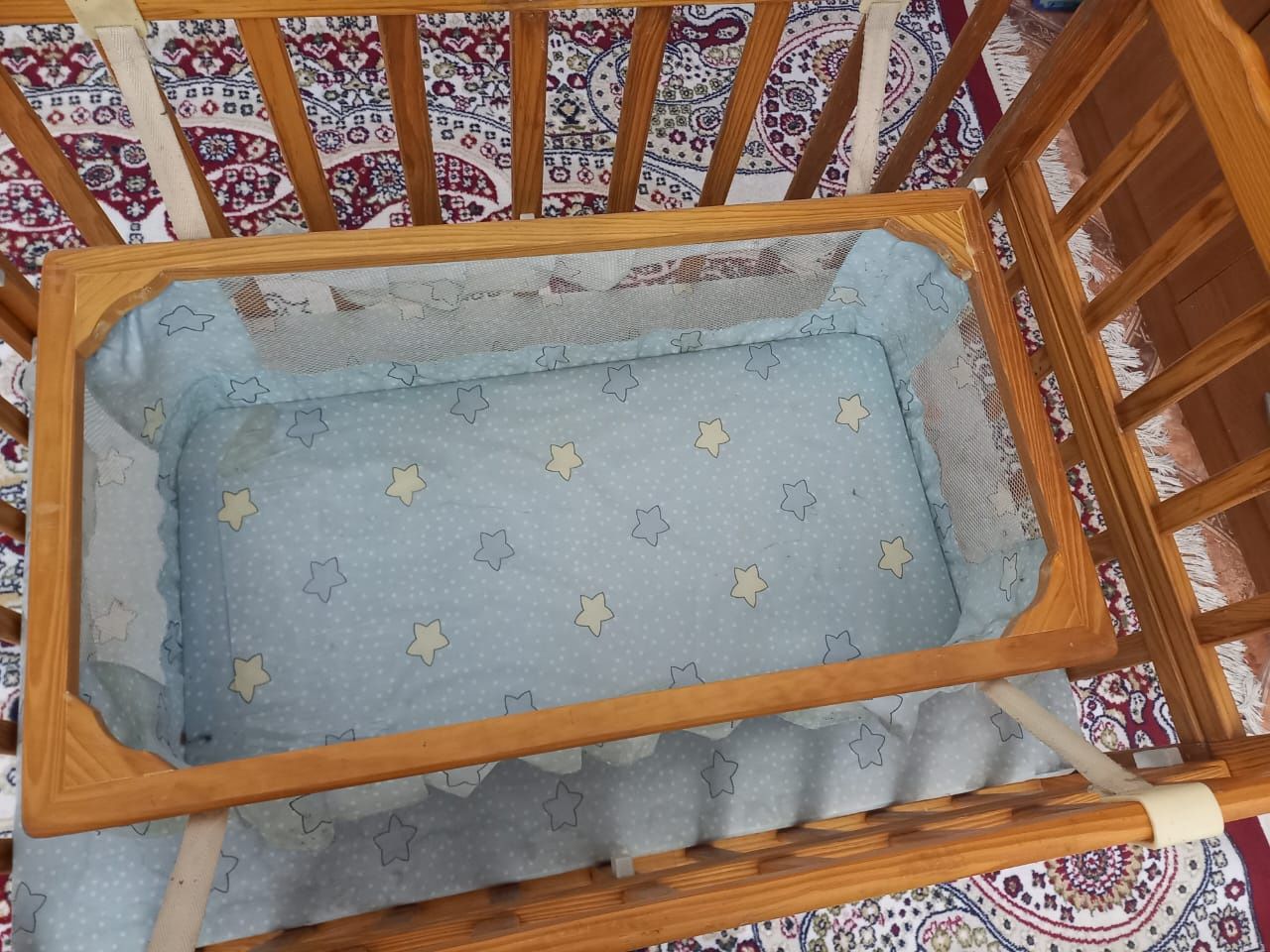 Детская кровать на колёсиках