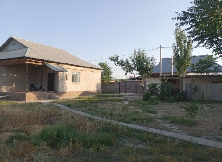 Үй сатылады, үй сатылады.
