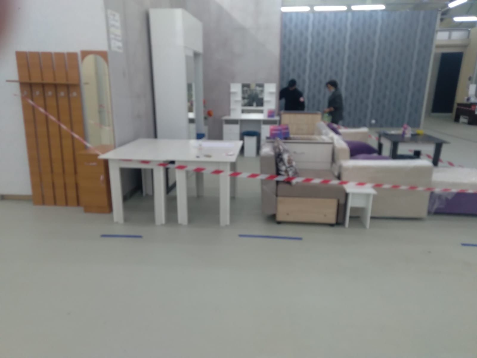 Продам белые столы с 4 табуретками20тыс.|Хорошие,качественные,новый