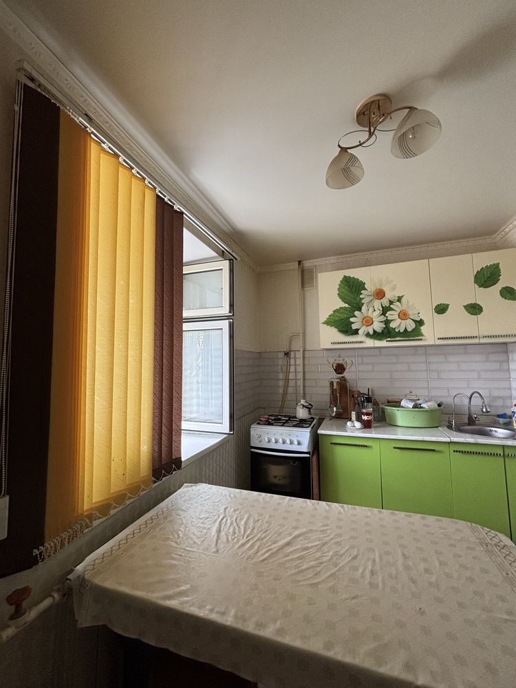 Продам двухком кв в 12 мкр
