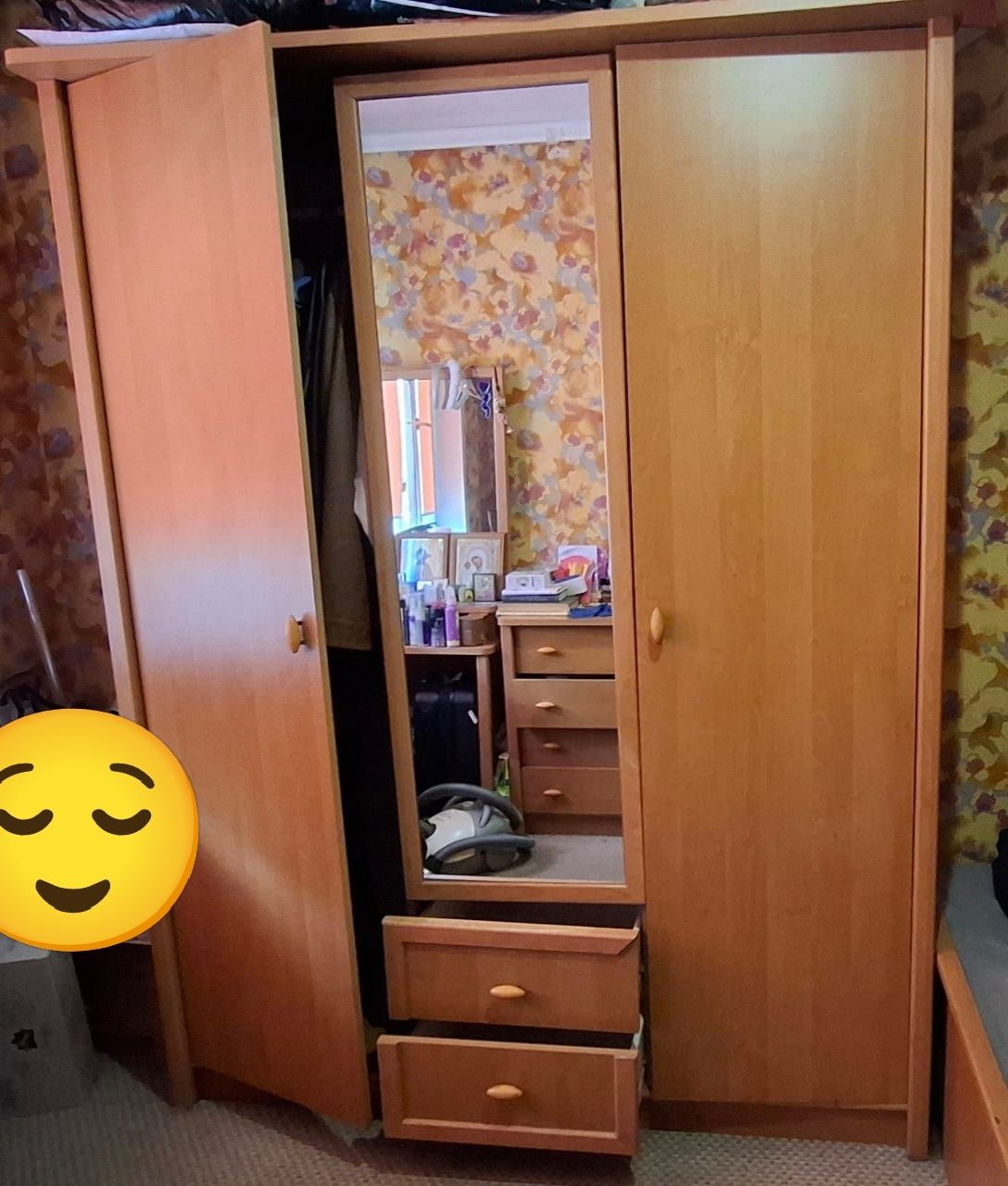 Распашной шкаф,кровать,самовывоз