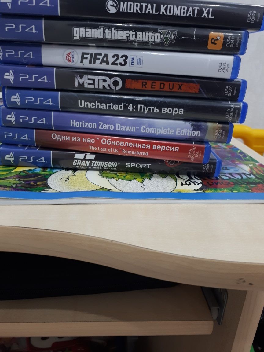 Ps4 slim в жирной комплектации