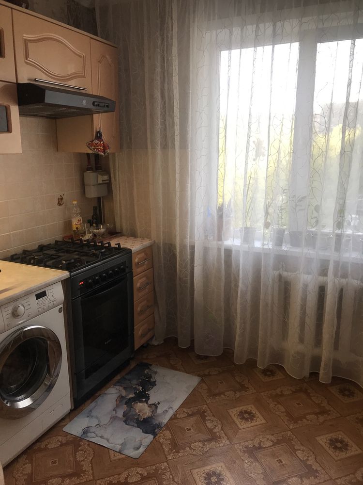 Продам 2 комн . Хименко