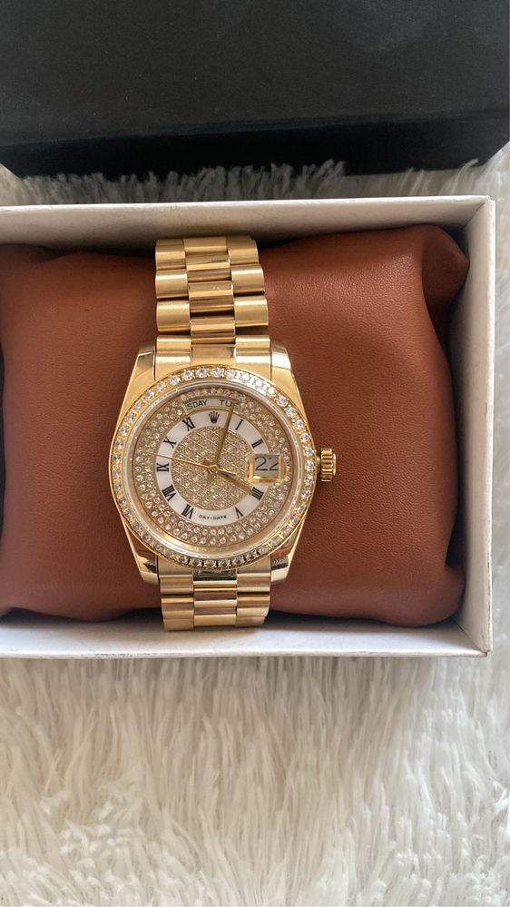 Часы  новые Rolex, мужские и женские, книсекс, цена 300000 т. Каждая